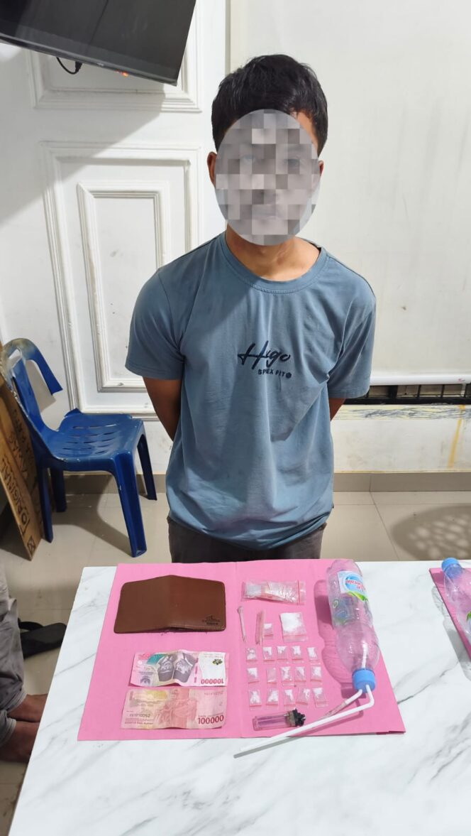 
					Pimpin Penangkapan Bandar Narkoba, Kapolsek: 17 paket Sabu dan 2 Orang Pelaku Diringkus