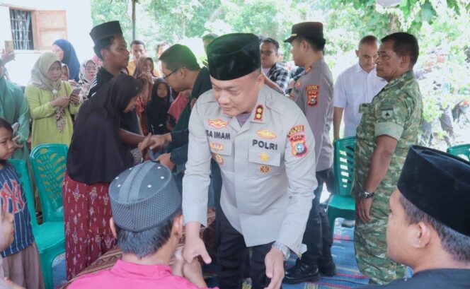 
					Wujud Empati dan Kepedulian pada Warga, Wabup dan Kapolres Rohil Layat Kerumah Duka