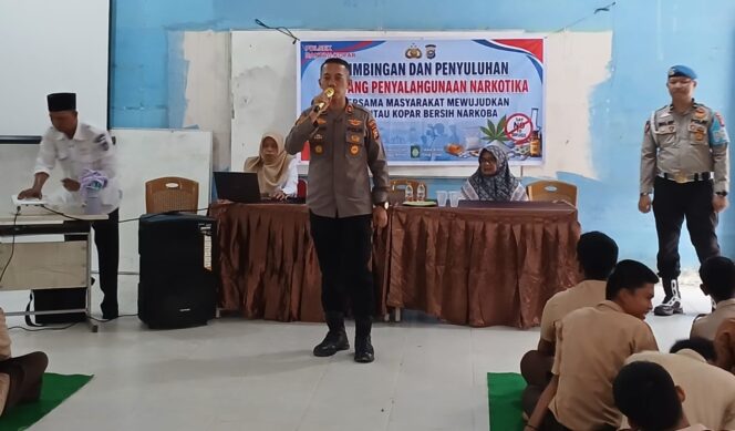 
					Berantas Narkoba! Kapolsek Rantau Kopar Turun Langsung di SMAN 1, Ajak Pelajar Berantas Peredaran