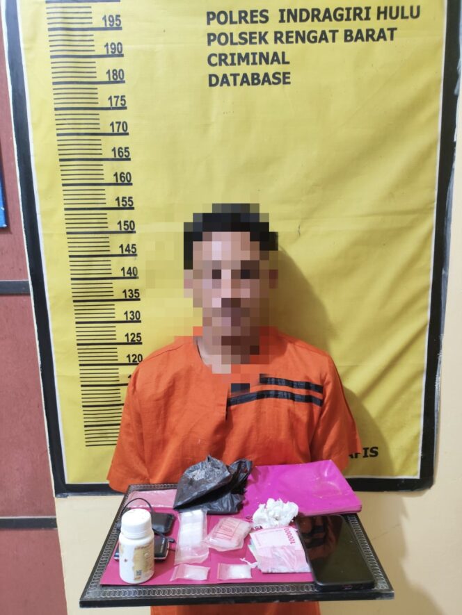 
					Pelaku Peredaran Narkoba Diringkus Polsek Rengat Barat, Empat Orang Pria Diamankan