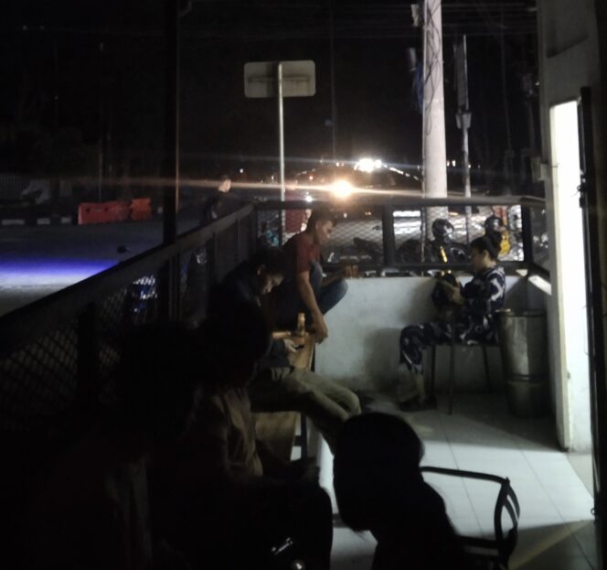 
					Lampu Mati Masyarakat Disuruh Jangan Panik, Masyarakat Tidak Bayar KWH Dicabut: “Negara Apa Geng Preman yang Punya?