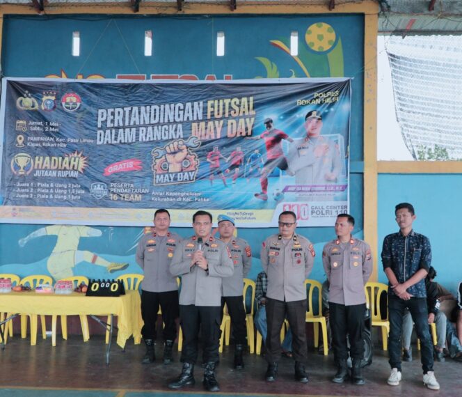 
					Peringati May Day di Panipahan, Wakapolres Rohil Resmikan Pembukaan Turnamen Futsal