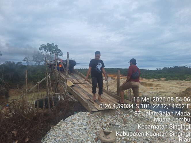 
					Respons Cepat Laporan Warga, Polsek Singingi Hanguskan 7 Rakit Tambang Emas Ilegal di Logas Hilir
