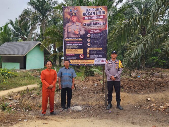 
					Kapolres Ajak Masyarakat Bersama Cegah Karhutla, Polsek Bangko Pusako Pasang Spanduk HImbauan