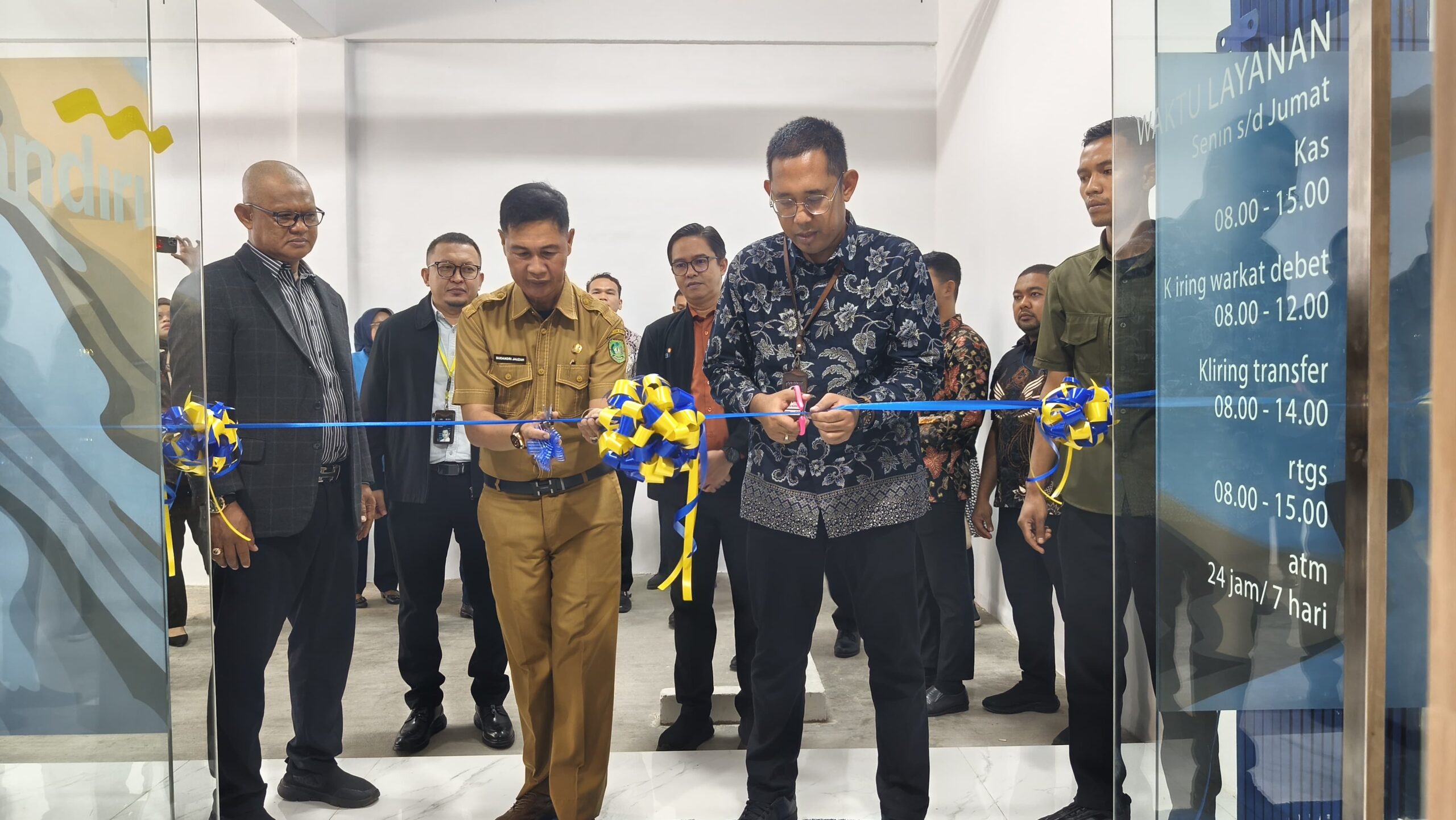 Sekda Sudandri Resmikan Gedung Baru KCP Bank Mandiri Selatpanjang