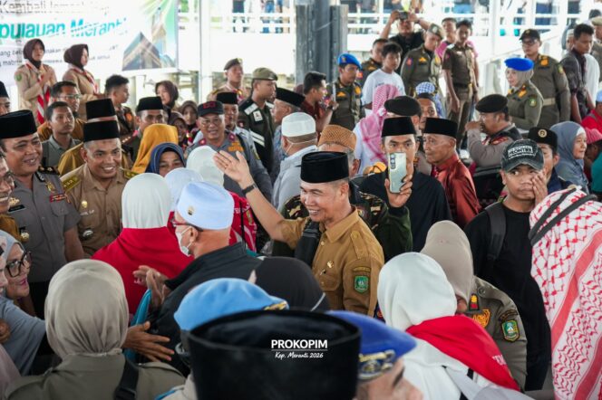 
					Sambut Kepulangan 110 Jamaah Haji Sekda Sudandri tiba di Pelabuhan Tanjung Harapan