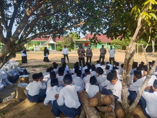 
					Polsek Bagan Sinembah Sosialisasi di MTs N 2, Ciptakan Generasi Anti Narkoba dan Balap Liar