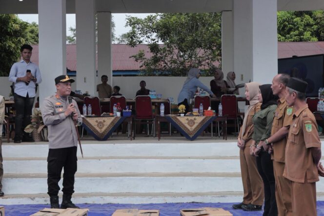 
					Tegaskan Komitmen “Zero Karhutla” Bumi Seribu Kubah, Kapolres Rohil Pimpin Apel Siaga