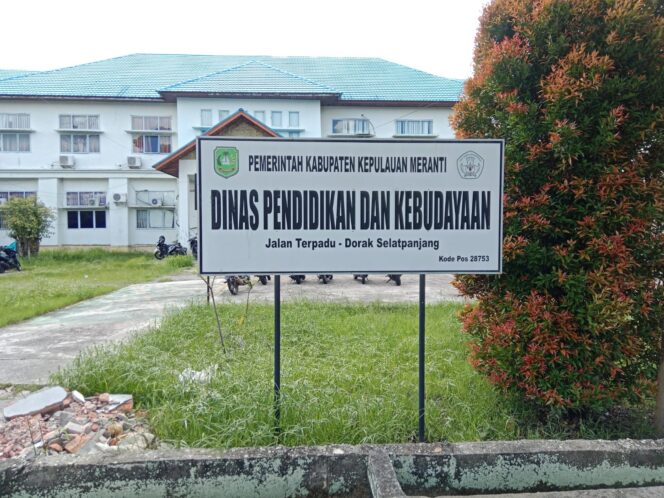 
					Apakah Benar Paket Proyek Disdikbud Meranti Diatur Preman, Ini Keterangan Kabid Sapras