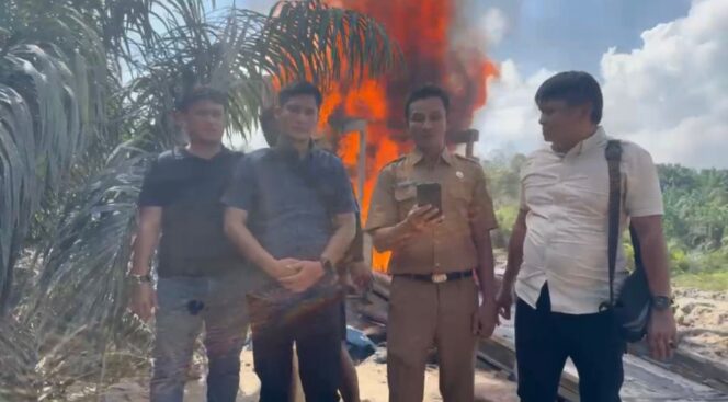 
					Terima Laporan Warga, Polsek Singingi Obrak-Abrik dan Bakar Box di Muara Lembu