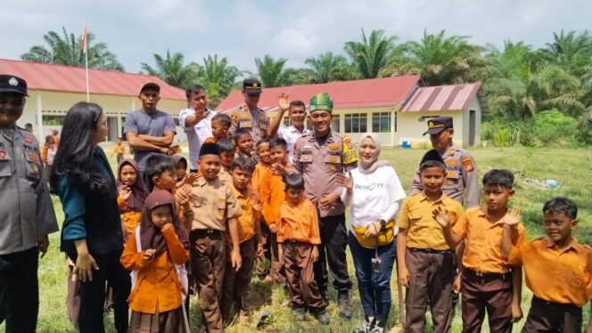 
					Kisah Inspiratif Polisi Kuansing Aipda Mariono, Dedikasinya Kini Jadi Sorotan Nasional