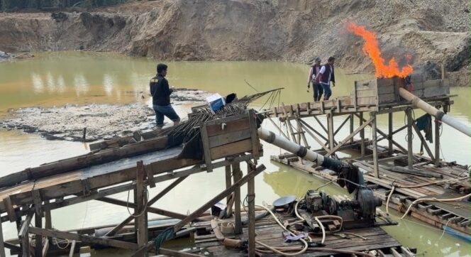 
					Tindak Lanjuti Laporan Warga, Polsek Singingi Musnahkan 2 Rakit Tambang Emas Ilegal di Muara Lembu