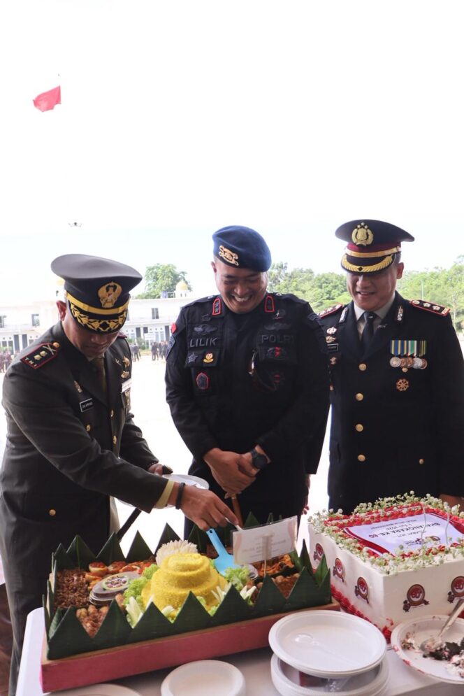 
					Syukuran Hari Bhayangkara ke-80 “Polri Untuk Masyarakat”, Polres Rohil Gelar Upacara Teguhkan Komitmen