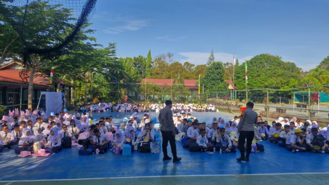 
					Bekali Generasi Muda, Polisi Edukasi Siswa Baru Tentang Bullying dan Bahaya Narkoba Serta Keselamatan Berlalu Lintas