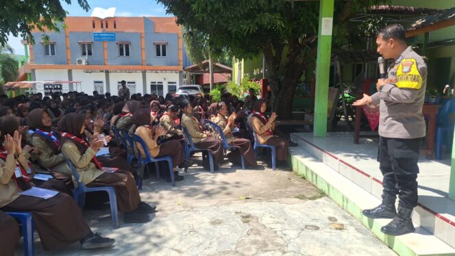
					Anti Narkoba dan Bullying serta Edukasi Tertib Berlalu Lintas, Polsek Bagan Sinembah Bekali Siswa Baru