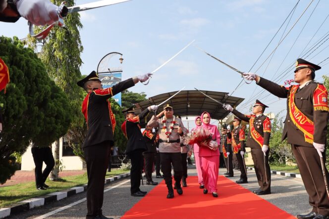 
					Kenal Pamit Serta Tradisi Farewell dan Welcome Parade, AKBP Aldi Alfa Faroqi Resmi Menjabat