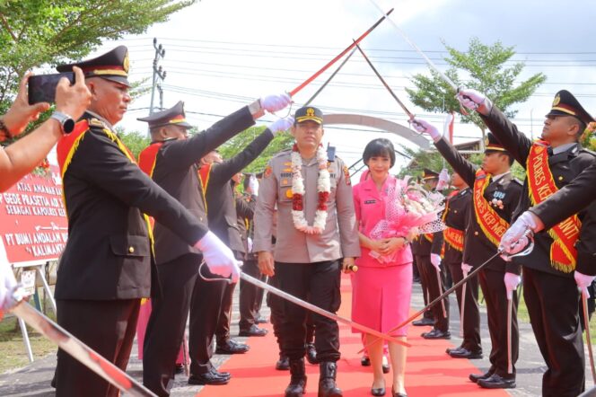 
					Farewell Parade Kapolres Meranti, AKBP Aldi Berpamitan, AKBP Gede Siap Lanjutkan Pengabdian