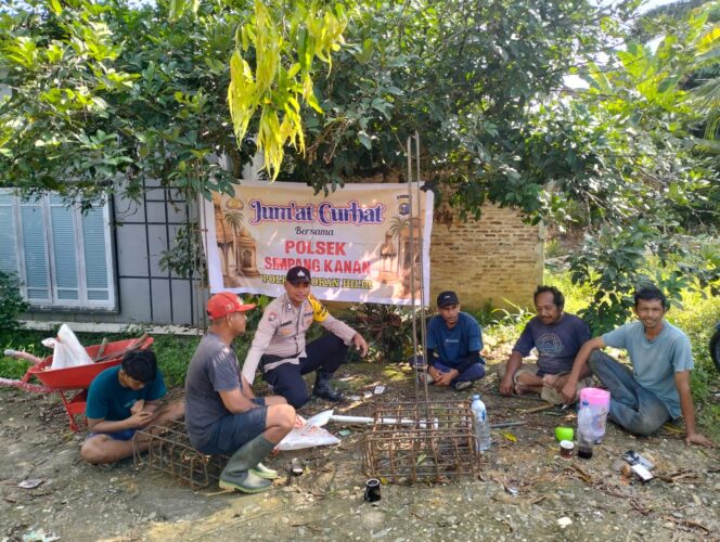 
					Jumat Curhat Polsek Simpang Kanan Giat Silaturahmi, Sampaikan Pesan Kamtibmas