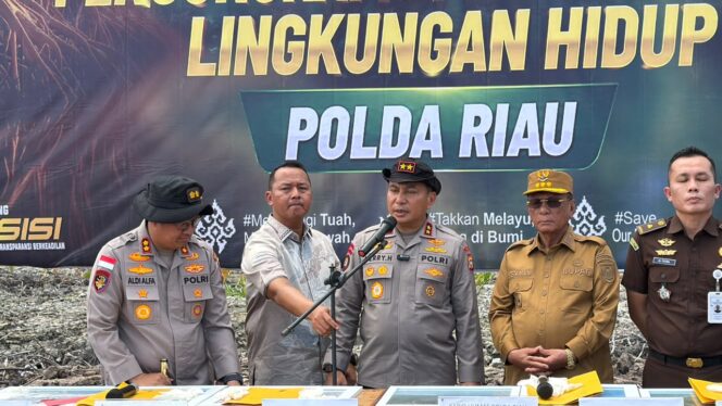 
					Apresiasi Polda Riau Ungkap Perusakan Mangrove, Bupati Rohil Imbau Masyarakat Tak Lagi Merusak Hutan
