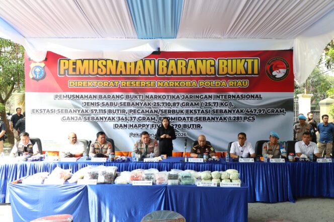 
					Musnahkan Narkoba Rp 69,7 Miliar, Polda Riau Gagalkan Jaringan Internasional Selamatkan Sejuta Jiwa