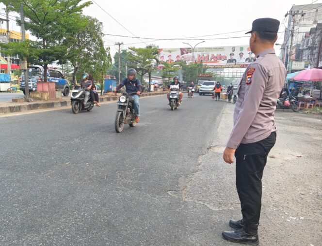 
					Hadir Sejak Pagi, Polsek Bagan Sinembah Wujudkan Lalu Lintas Aman dan Lancar