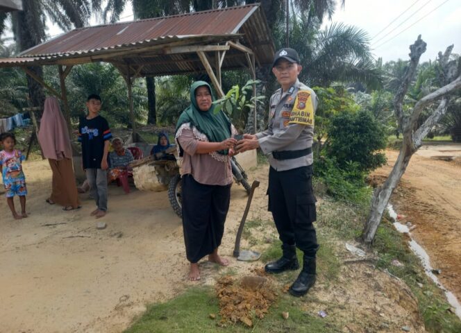 
					Kolaborasi Hijau!! Polsek Simpang Kanan Ajak Masyarakat Jaga Lingkungan Lewat Penanaman Pohon