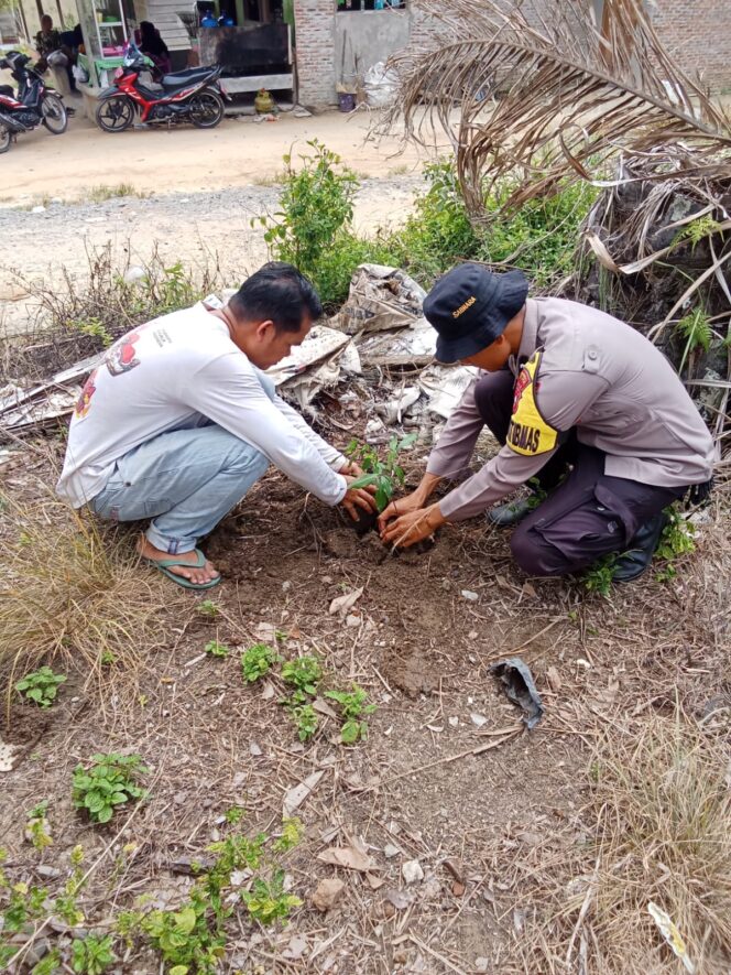 
					Polsek Simpang Kanan Gaungkan Green Policing: Serentak Tanam Pohon Cegah Bencana