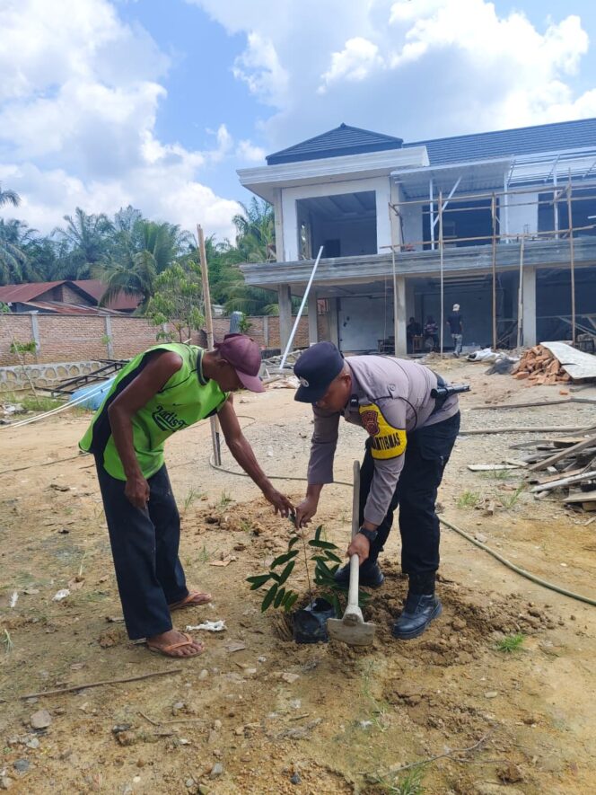 
					Jaga Kelestarian Lingkungan, Polsek Bagan Sinembah bersama Warga Gencarkan Green Policing