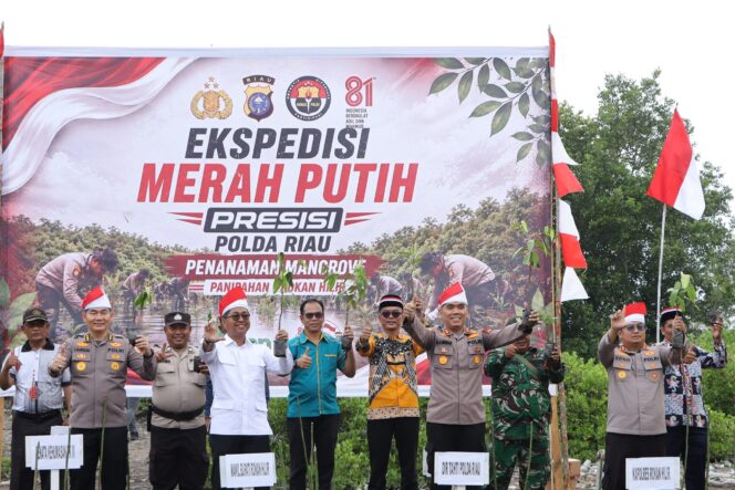 
					Salurkan Bantuan dan Layanan Kesehatan, Ekspedisi Merah Putih Presisi Polda Riau Hadir di Panipahan