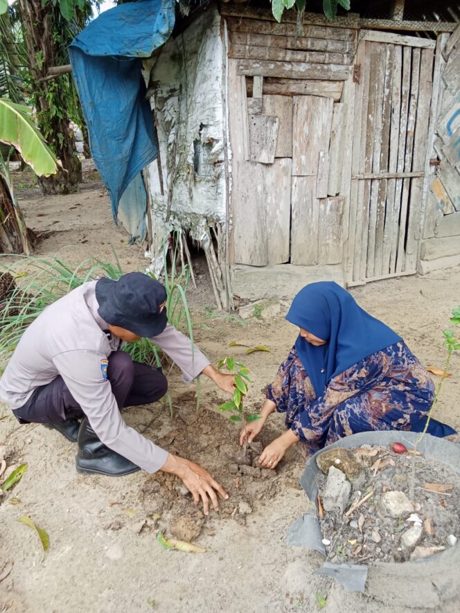 
					Polsek Simpang Kanan Wujudkan Polri Ramah Lingkungan, Galakkan Penghijauan Lewat Green Policing