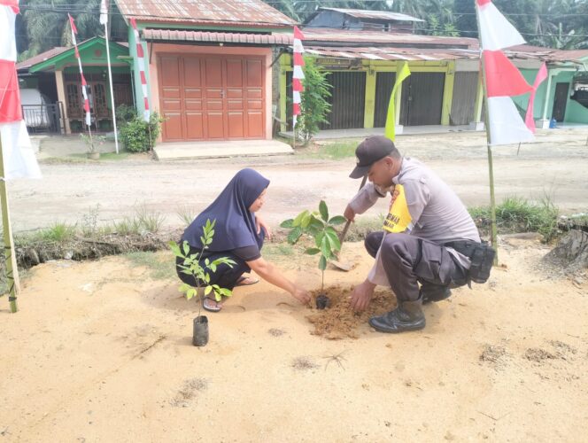 
					Bukan Sekadar Pohon, Polsek Sp Kanan: Ini Pesan Tersembunyi di Balik Tanam Bibit