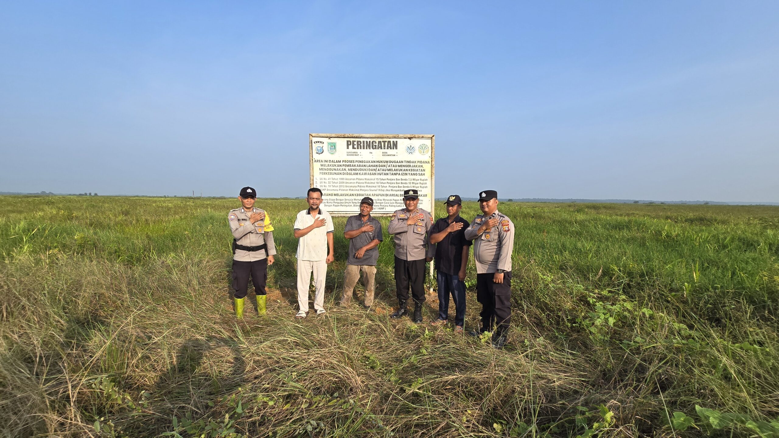Patroli Daerah Rawan Karhutla, Cek Plang Larangan Membakar Hutan dan Lahan di Wilkum Polsek Simlang Kanan