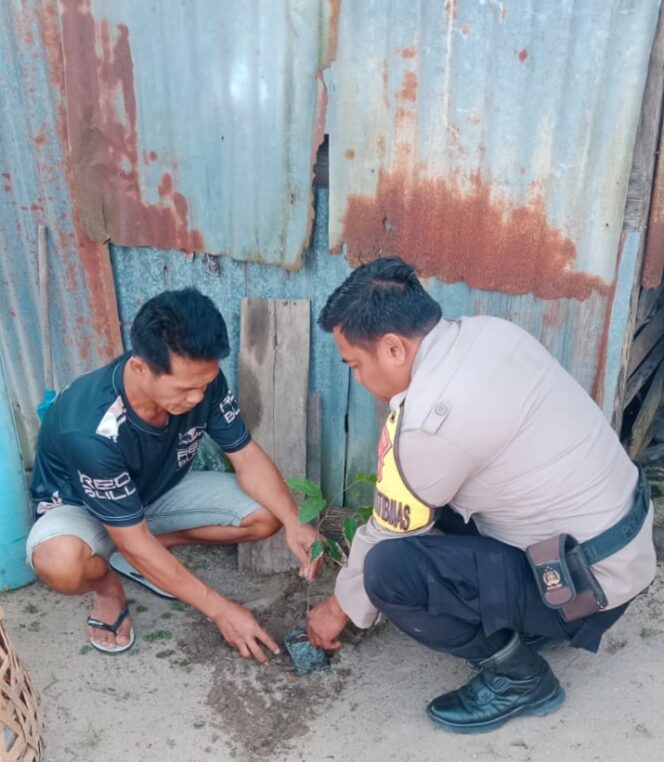 
					Polisi Ramah Lingkungan: Aksi Tanam Pohon  dari Polsek Simpang Kanan untuk Bumi
