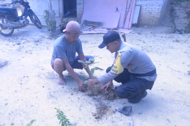 
					Halaman Rindang Wujud Kuatnya Lingkungan Hidup, Polsek Sp Kanan Green Policing di Tengah Warga