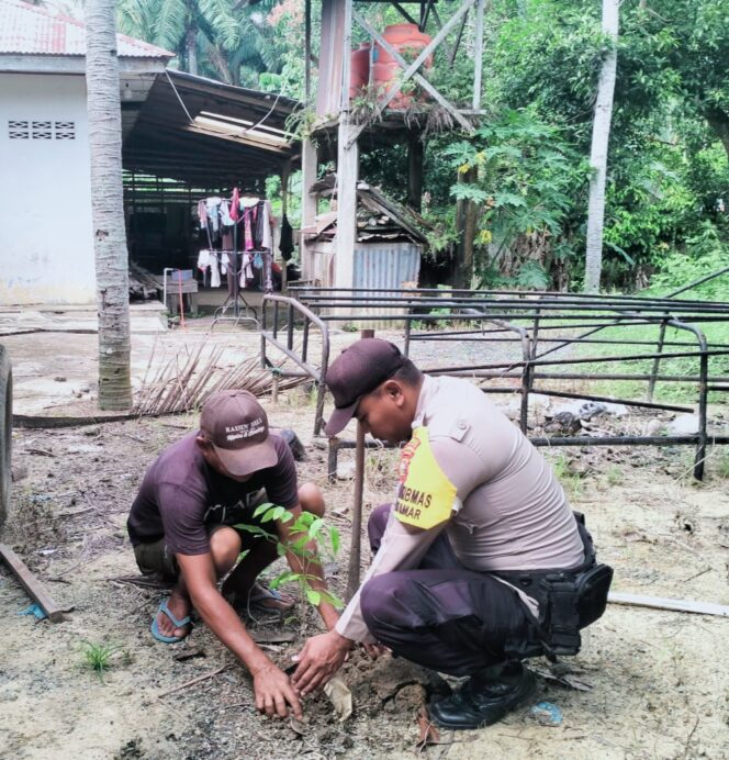
					Bibit Pohon Kecil untuk Masa Depan, Sinergi Polsek Sp Kanan dengan Warga