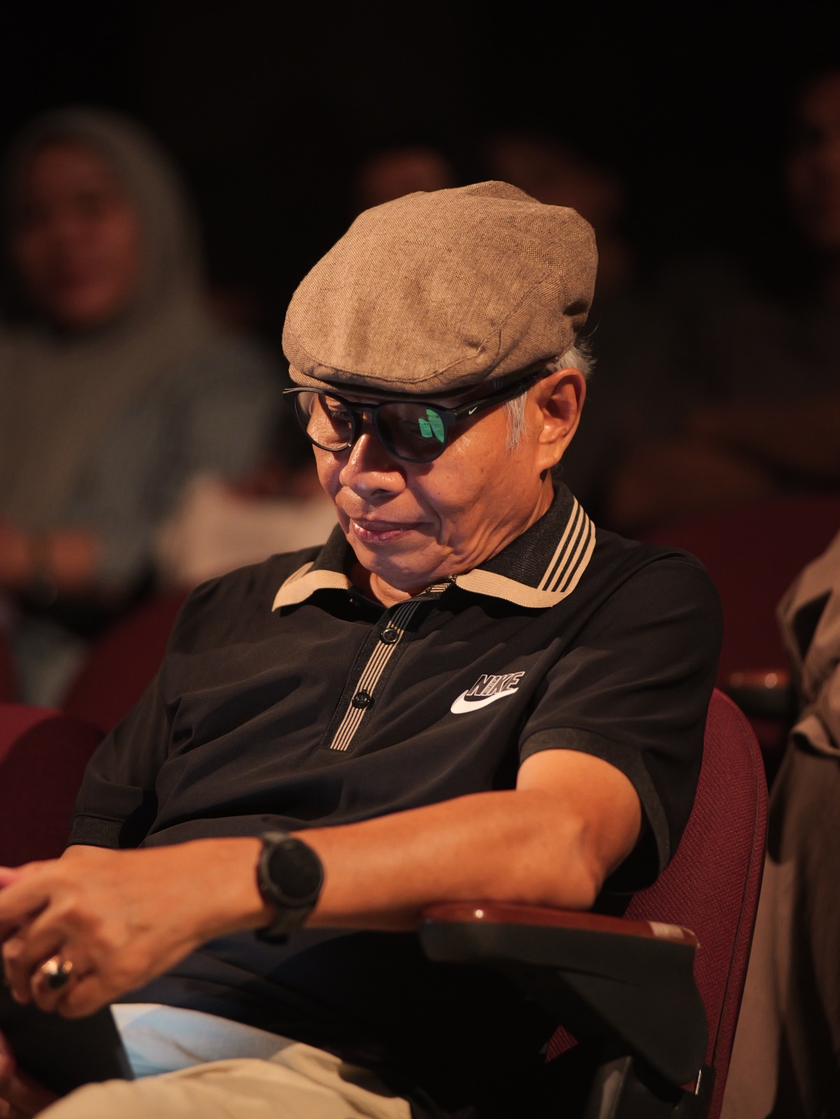 Dalam Pertunjukan Seni Melayu Menongkah Adalah, Perjuangan, Simbol, dan Dialog Manusia dengan Alam