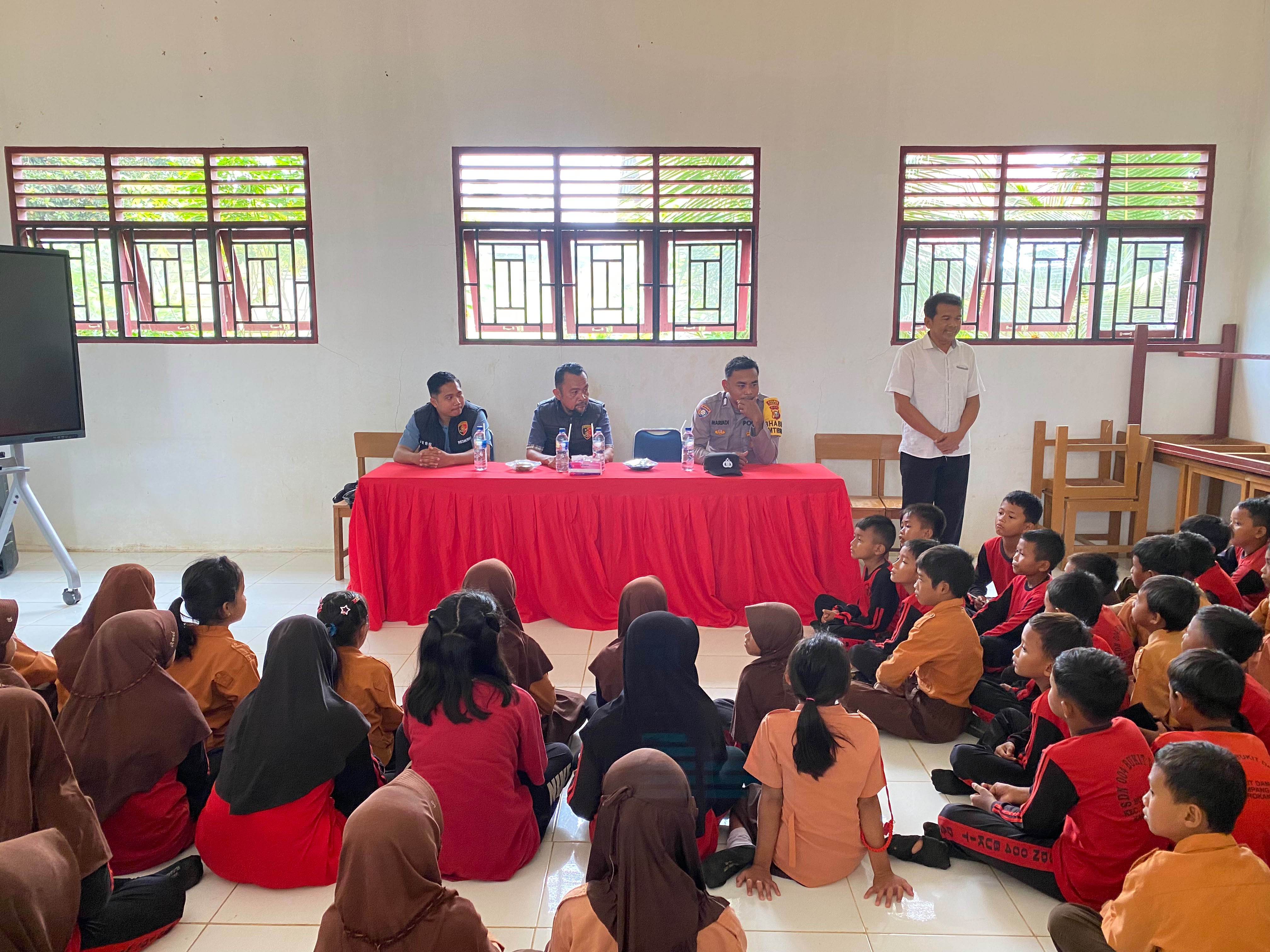 Sosialisasi Bahayanya Narkoba Kepada Murid SD Negeri 004 Polsek Simpang Kanan Jadi Nara Sumber
